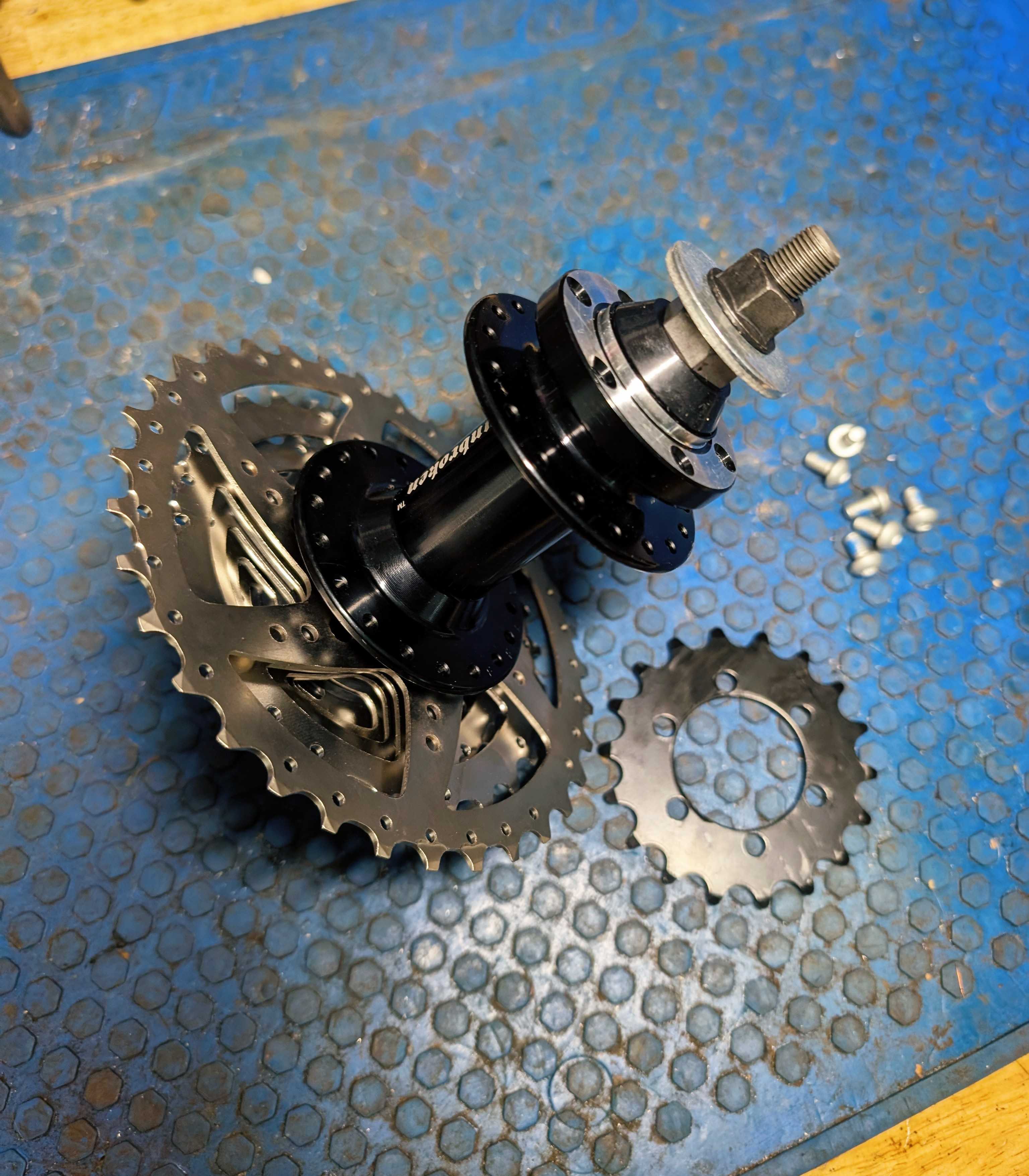 並行輸入品】 リアハブ - 4 x 110 - 24 スプライン サイクルクラフト